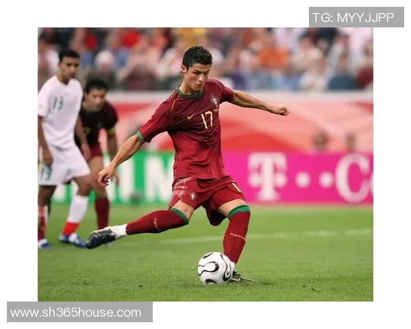 C罗引领金元足球时代的明星魅力与商业价值探讨 C罗引领金元足球时代的明星魅力与商业价值探讨