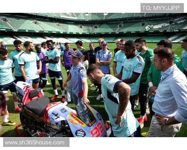 高清足球明星踏板图片展现运动魅力与激情瞬间 高清足球明星踏板图片展现运动魅力与激情瞬间