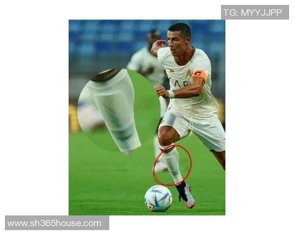 足球明星C罗袜子背后的故事与时尚潮流的完美结合解析 足球明星C罗袜子背后的故事与时尚潮流的完美结合解析